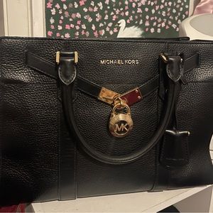 SOLD MICHAEL KORS “Nouveau Hamilton Large Pebbled Leather Satchel” 💼🖤